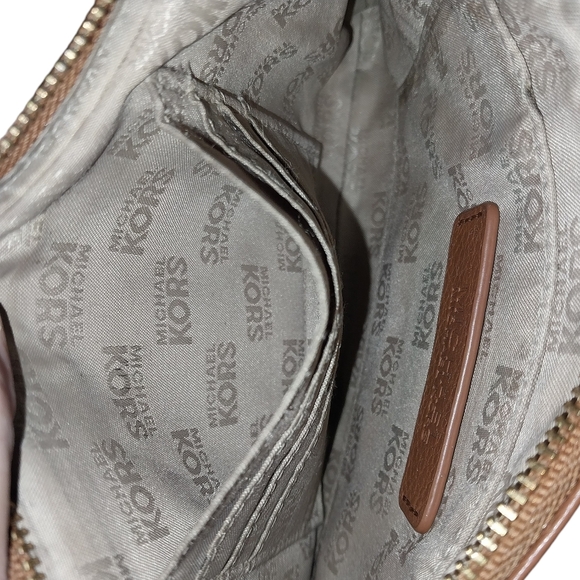 MICHAEL MICHAEL KORS JET SET PEBBLED LEATHER WRISTLET - Picture 5 of 9